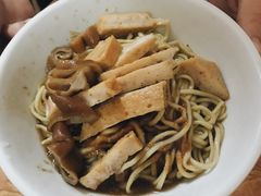 -松树干拌面店
