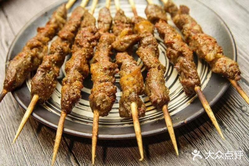 新疆哥弟烤羊肉店(下藤小区店)