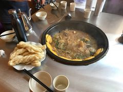 -粘豆包柴火铁锅炖