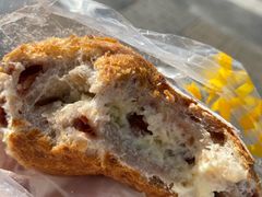 全麦蔓越莓核桃乳酪包-味多美(金台路店)
