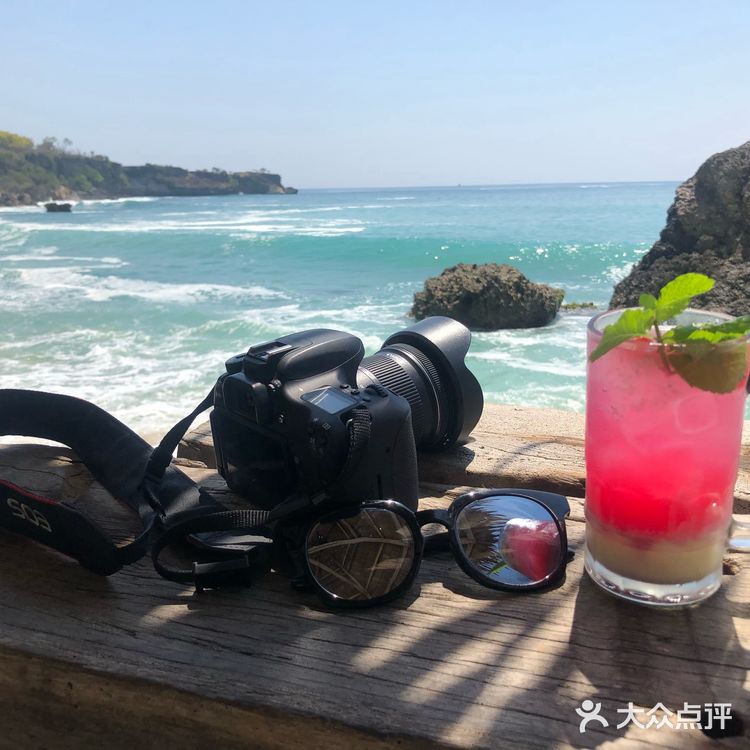 当地的网红酒店了，在酒店内完全可以不出门吃完好几天
