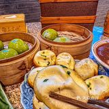时令佳品青团 在苏州山塘街吃上这一口香甜🥢