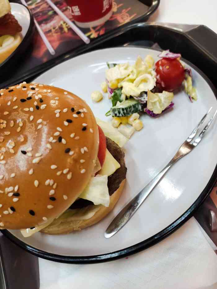 奥特曼之堡旗舰店(台东店"奥特曼主题餐厅[薄荷]环境:路过.