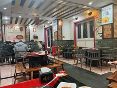 大堂-烧哥美蛙肥肠鱼火锅·十五年社区店