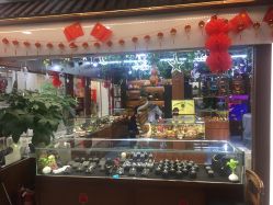 -灵彩珠宝(朗香街店)