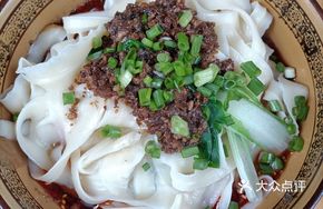 Dry Noodles with Meat Sauce (2 Liang)