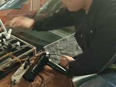 -鲨鱼皮汽车凹陷玻璃修复(静安店)