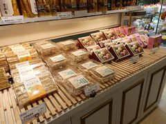面包甜点陈列柜-金凤成祥(东直门现烤面包店)