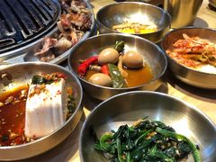 十道正宗韩国小菜-金顺韩式烤肉·网红烤肉店(广利路店)