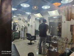 -卡木里发型工作室