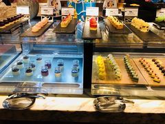 面包甜点陈列柜-南通滨江洲际酒店-西集自助餐厅