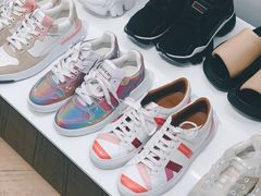 -GIVENCHY(佛罗伦萨小镇奥莱店)