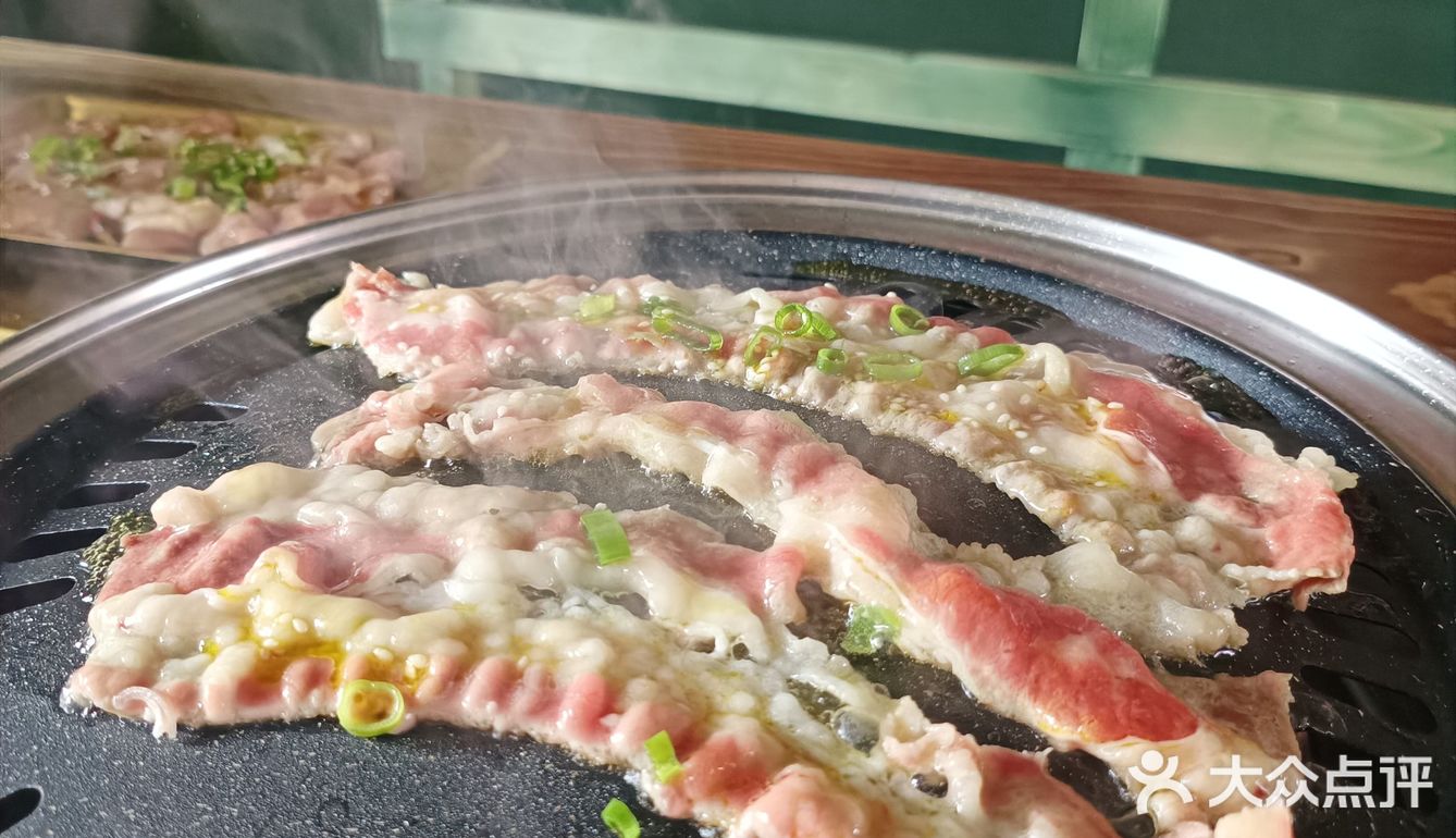 夏天的傍晚，就应该烤个肉喝小酒儿