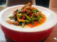 代代人都爱吃的回锅肉-有红鸡毛店·川菜(建设路店)