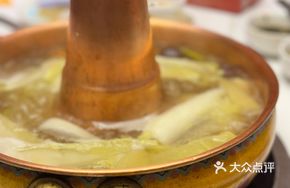 Clear Soup Pot with Spring Water