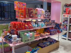 -嗨本可潮玩仓(大兴大悦春风里店)