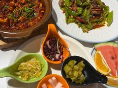 -有红鸡毛店·川菜(建设路店)