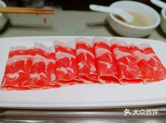 海底捞在我看来就像是“深夜食堂”，不仅有美食