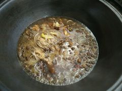 -粘豆包柴火铁锅炖