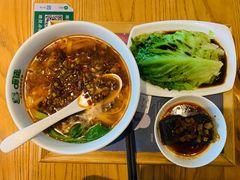 -呷佬·长沙手工米粉(金沙江路店)