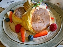 莓果奶油芝士舒芙蕾松饼-UPPER KITCHEN(延安路店)