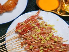 -何妹湿辣牛肉·粤式烧烤砂煲(桂雅路店)