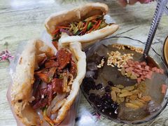 夹牛肉凉粉-小陈方酥锅盔(古城总店)