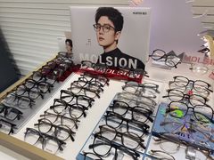 -美式眼镜·授权蔡司.依视路.尼康.豪雅.明月(人民广场店)