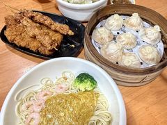 -莱莱小笼·乔艾