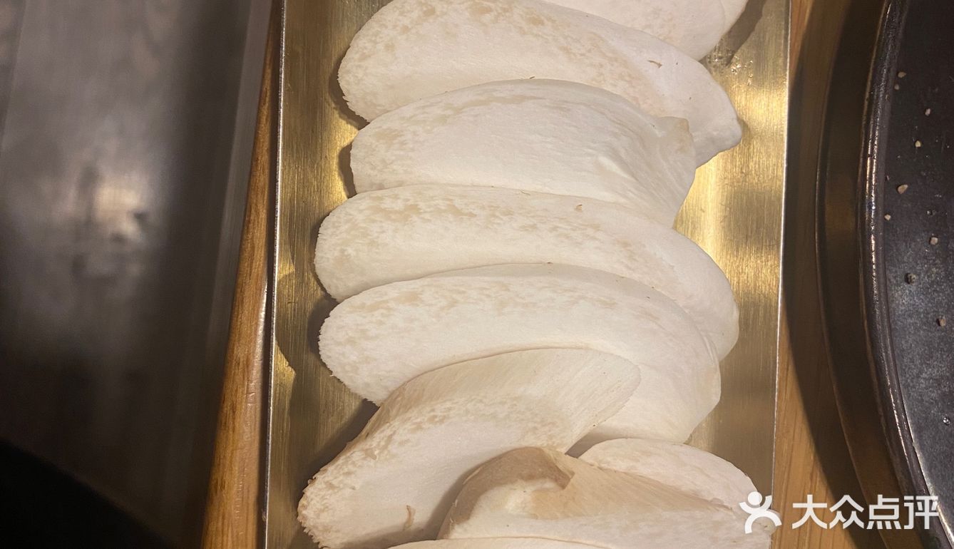 品尝烤肉美味