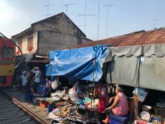 -席娜卡琳火车铁道夜市