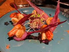 煎虾配紫薯泥薯片及姜味柠檬汁-AZUL by FUEL蓝色·法式酒馆(琶醍店)