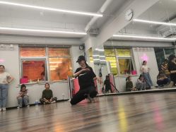 -WITCH （舞季）舞蹈工作室