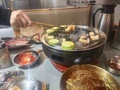 -围炉肉舍•炭烤活鳗•丹东海鲜烤肉(步行街店)