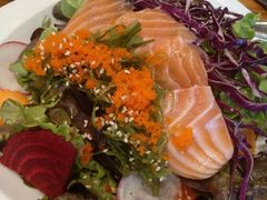 三文鱼沙拉-Chom Cafe and Restaurant