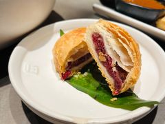 现烤玫瑰鲜花饼-云海肴·汽锅鸡·云南菜(高德置地店)