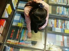 -钟书阁(松江泰晤士小镇店)