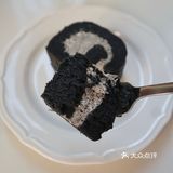 这个黑芝麻蛋糕卷是我2块多就能吃到的吗
