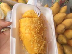 -芒果糯米饭摊子