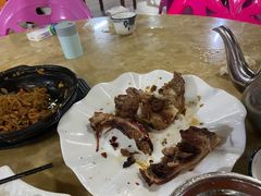 -黄记四更烤乳猪店