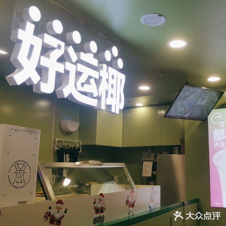 在商场负二层，位置很容易找