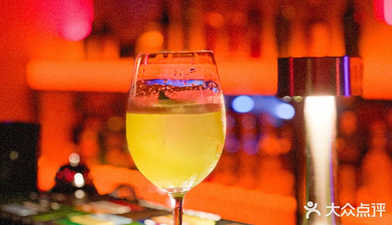 重庆探店｜九街高性价比hiphop酒吧🔥ZAO起来