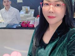 -黄益静眼镜行
