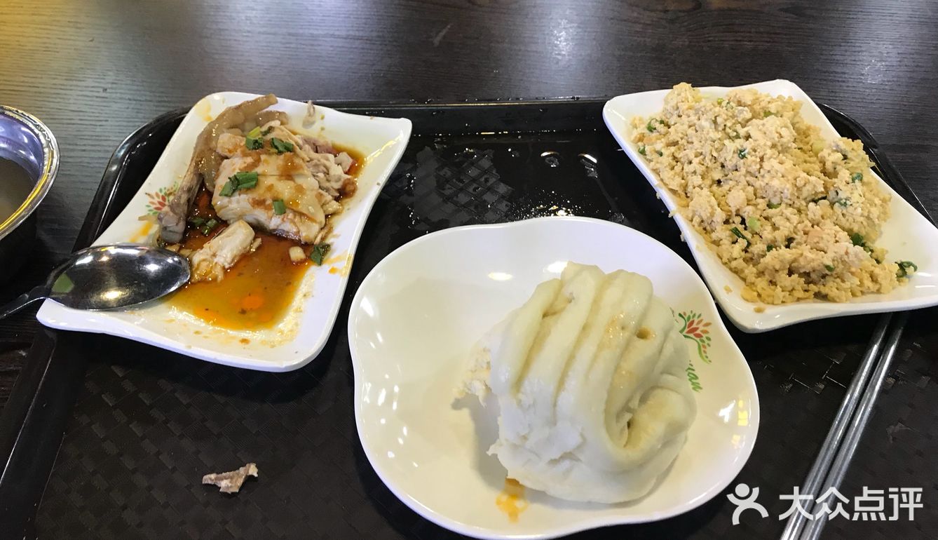 新学期人多了好多，以为是小葱拌豆腐，结果是炒鱼籽