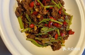 Stir-Fried Huanjiang Beef