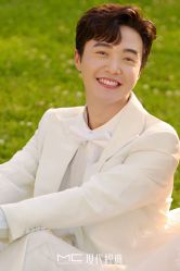 -现代经典婚纱摄影