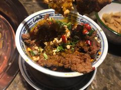 -沪小二炭火蛙锅(淮海中路美食不夜城店)