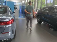 -上海宝信宝马4S店