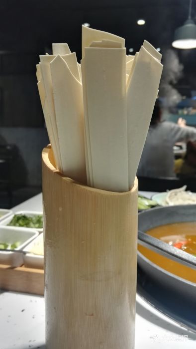 青焱青椒火锅宽面图片