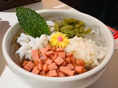 醪糟杏仁冰粉-麻六记(新天地店)